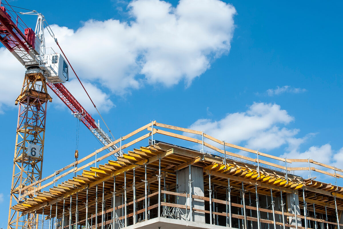 Hochbau der HMD BAU GmbH – Rohbau eines Neubaus mit Kran