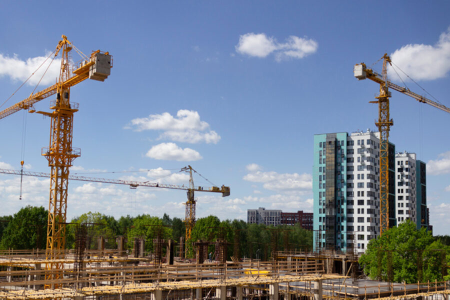 Hochbau – Rohbau eines Neubaus mit Kran